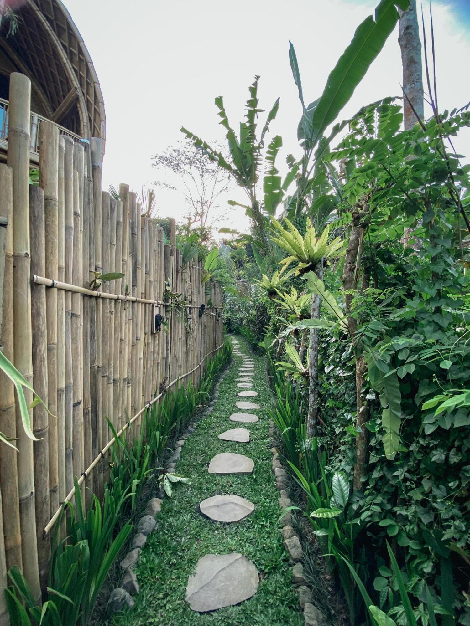 Alamvaya Bali Bamboo House Villa *